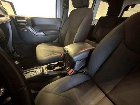 Used 2016 Jeep Wrangler Unlimited Sport image 19