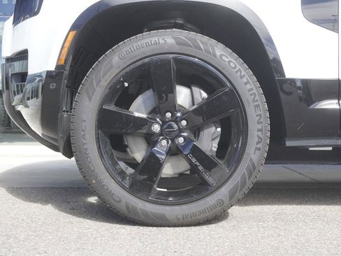 New 2026 Land Rover Defender 110 X-Dynamic SE image 34