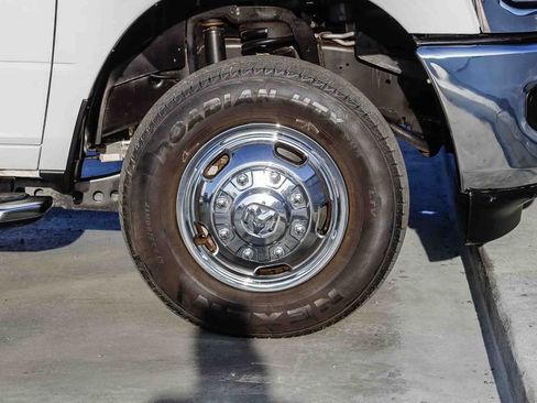 Used 2024 RAM 3500 Tradesman w/ Chrome Appearance Group AWD/4WD image 11