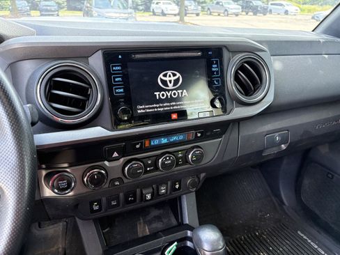 Used 2019 Toyota Tacoma TRD Sport AWD/4WD image 9