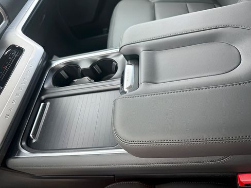New 2026 Ford Expedition Active RWD image 19
