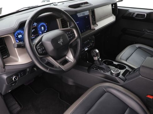 Used 2025 Ford Bronco Outer Banks image 13