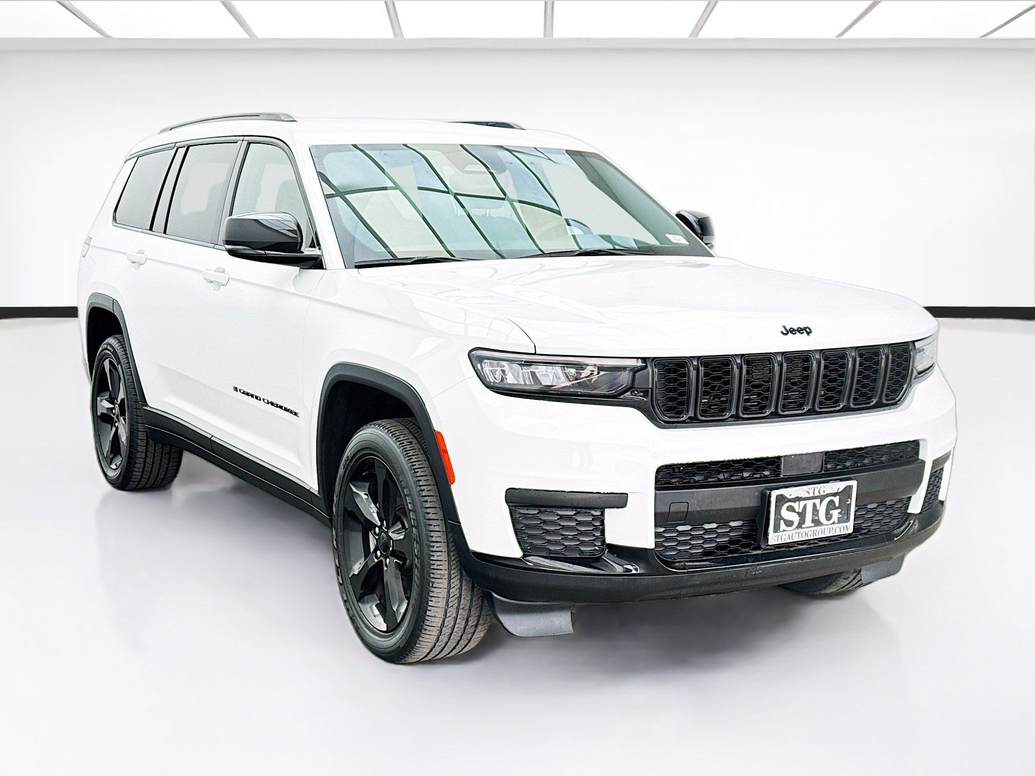 Used 2023 Jeep Grand Cherokee L Laredo AWD/4WD image 3
