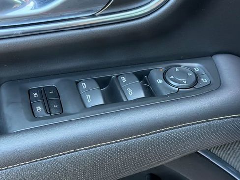 Used 2021 GMC Yukon SLT AWD/4WD image 12