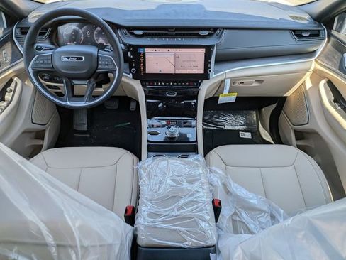 New 2026 Jeep Grand Cherokee Limited AWD/4WD image 16
