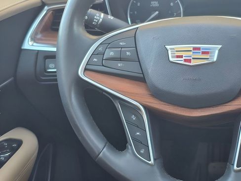 Used 2017 Cadillac XT5 Platinum w/ Driver Assist Package AWD/4WD image 6
