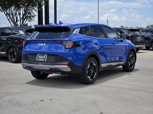New 2026 Kia Sportage EX FWD image 4