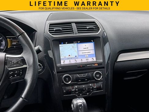 Used 2018 Ford Explorer XLT AWD/4WD image 6