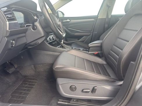 Used 2024 Volkswagen Jetta SE image 9