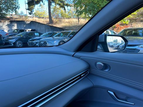 Used 2025 Hyundai Elantra SEL image 35