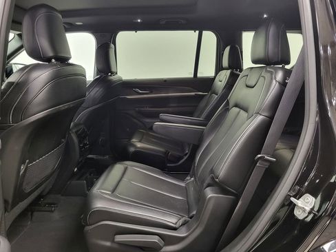 Used 2024 Jeep Grand Cherokee L Limited w/ Luxury Tech Group II image 7