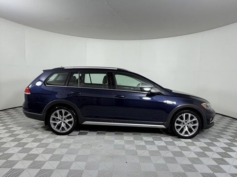 Used 2019 Volkswagen Golf Alltrack image 8
