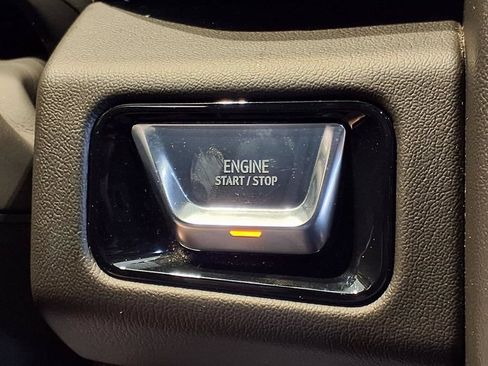 Used 2025 GMC Yukon XL Denali AWD/4WD image 10