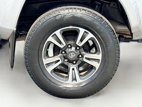 Used 2019 Toyota Tacoma TRD Sport w/ Technology Package RWD image 32