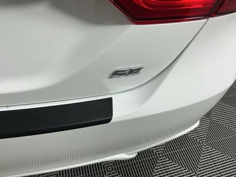Used 2020 Toyota Camry SE FWD image 19
