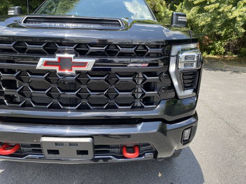 Used 2024 Chevrolet Silverado 2500 ZR2 w/ Technology Package AWD/4WD image 14