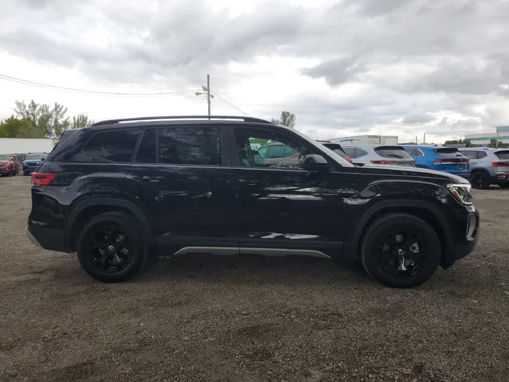 Certified 2024 Volkswagen Atlas Peak Edition SEL AWD/4WD image 12
