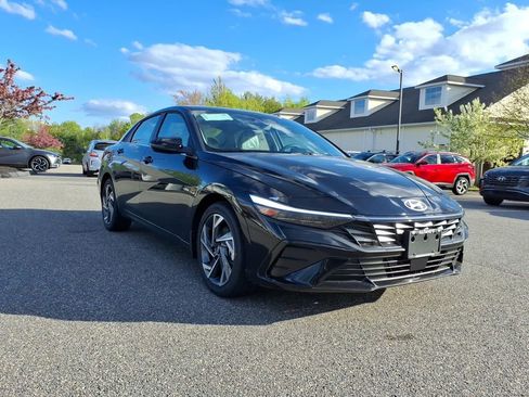 New 2026 Hyundai Elantra Limited FWD image 3