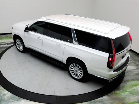 Used 2022 Cadillac Escalade ESV Luxury image 35