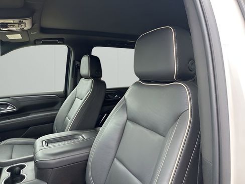 Used 2021 GMC Yukon XL SLT w/ SLT Premium Package image 26