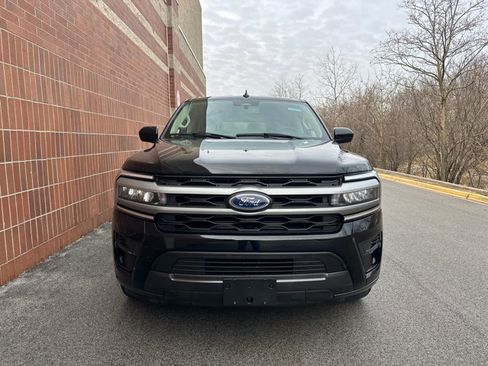 Used 2024 Ford Expedition Max XLT image 3