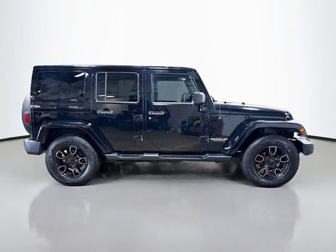 Used 2012 Jeep Wrangler Unlimited Sahara AWD/4WD image 5