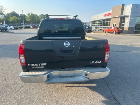 Used 2010 Nissan Frontier LE w/ LE Value Truck Pkg AWD/4WD image 6