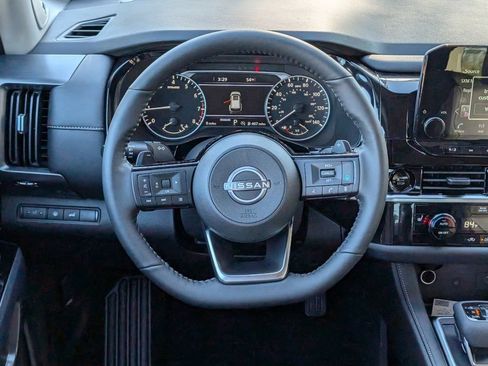 Used 2025 Nissan Pathfinder SL w/ SL Premium Package FWD image 15