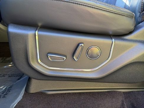 Used 2023 Ford Expedition Platinum image 9