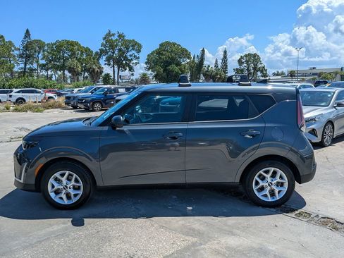 Certified 2023 Kia Soul LX w/ LX Technology Package FWD image 4