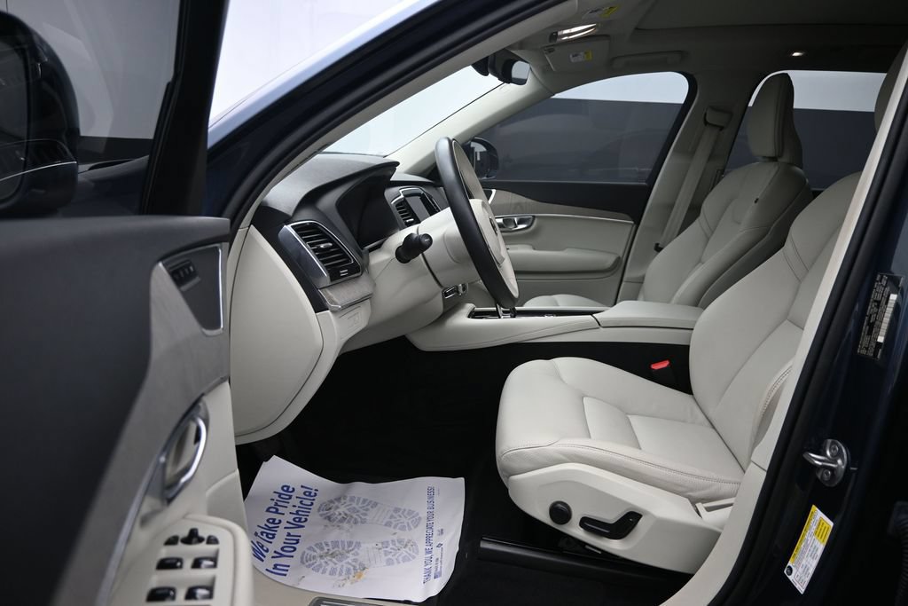 Certified 2025 Volvo XC90 T8 Plus w/ Protection Package Premier AWD/4WD image 12