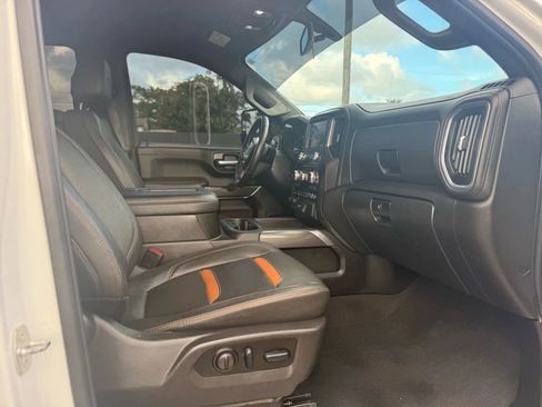 Used 2022 GMC Sierra 2500 AT4 image 9