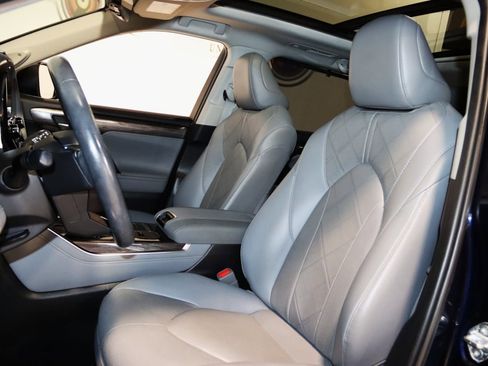 Used 2021 Toyota Highlander Platinum image 41