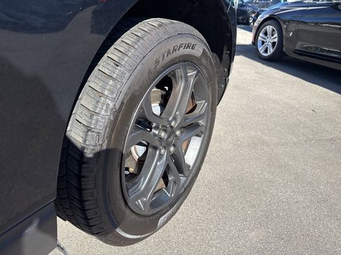 Used 2018 Ford Edge SEL w/ Equipment Group 201A image 6