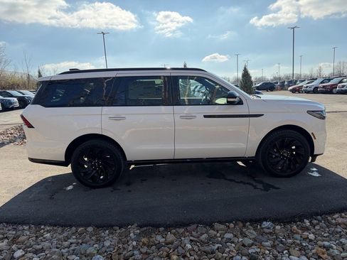 New 2025 Lincoln Navigator Reserve w/ Jet Appearance Package image 6