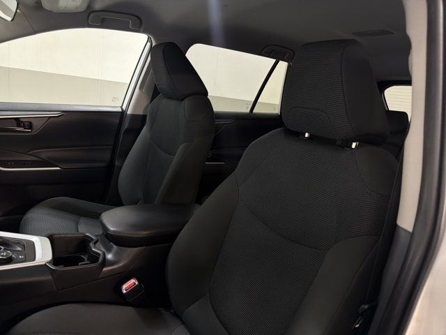 Used 2024 Toyota RAV4 LE AWD/4WD image 13