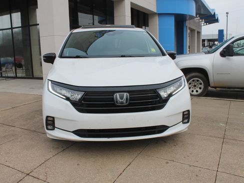 Certified 2023 Honda Odyssey Sport image 2