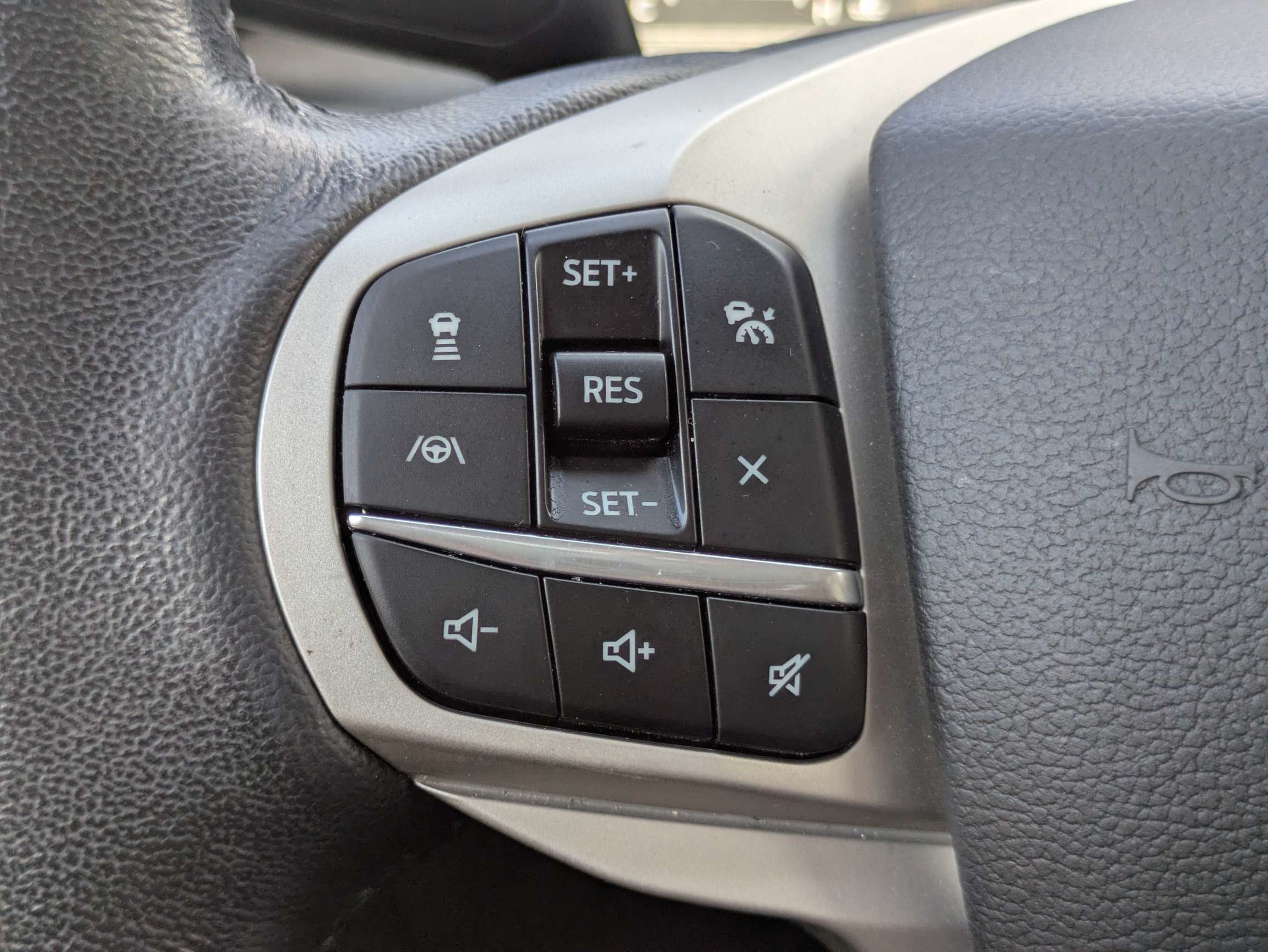 Used 2021 Ford Explorer XLT w/ Equipment Group 202A RWD image 17