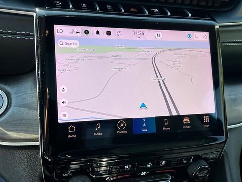 Used 2023 Jeep Grand Cherokee L Limited w/ Luxury Tech Group II image 12