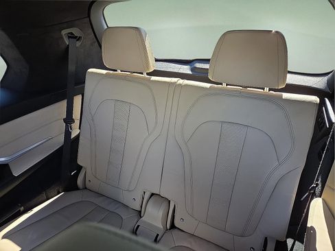 Used 2021 BMW X7 xDrive40i w/ Luxury Seating Package image 11