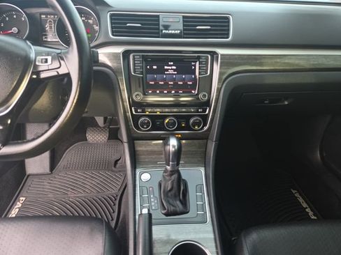 Used 2018 Volkswagen Passat 2.0T SE image 11