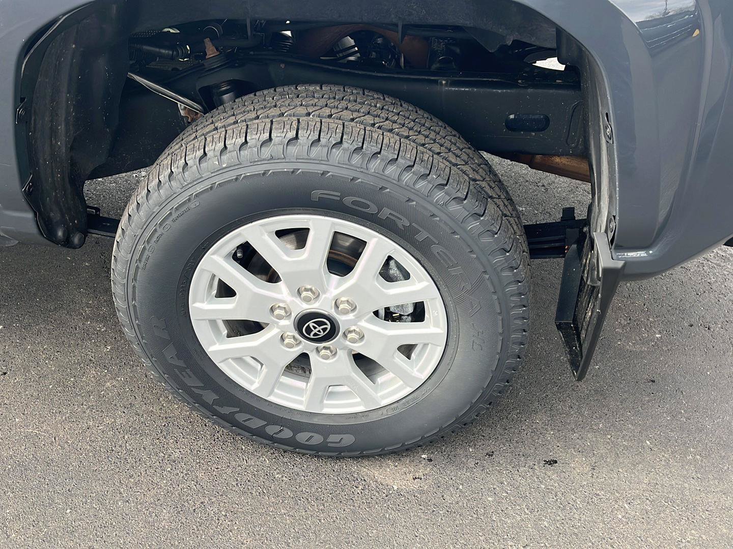 Used 2024 Toyota Tacoma SR AWD/4WD image 33
