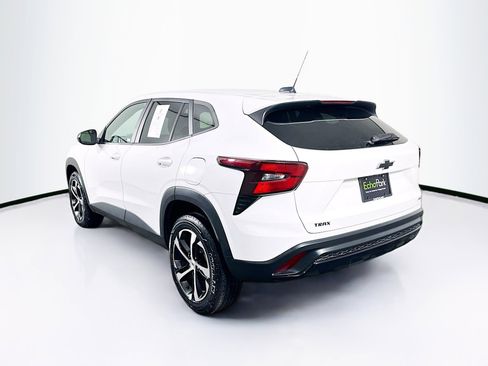 Used 2024 Chevrolet Trax RS w/ Driver Confidence Package image 5