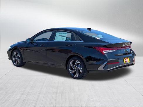 New 2026 Hyundai Elantra Limited FWD image 3