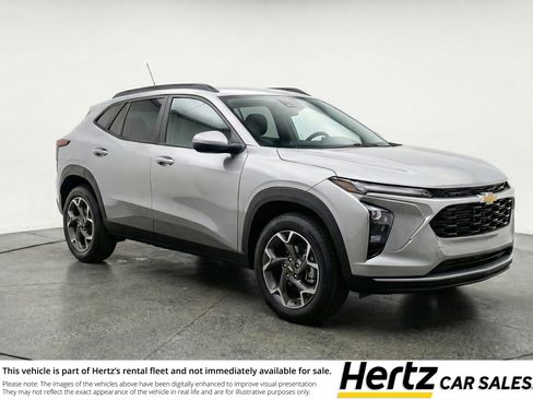 Used 2025 Chevrolet Trax LT FWD image 1