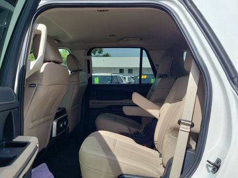 Used 2024 Ford Expedition XLT RWD image 12