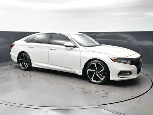 Used 2018 Honda Accord Sport image 3