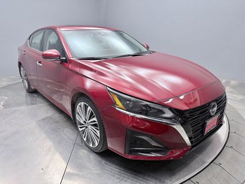 Used 2023 Nissan Altima 2.5 SL image 3