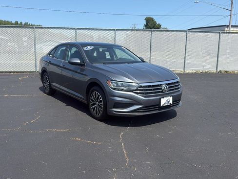 Used 2020 Volkswagen Jetta SE w/ SE Cold Weather Package FWD image 1