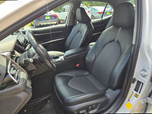 Used 2023 Toyota Camry SE FWD image 6